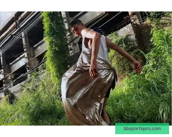 世界杯盛宴揭幕开幕式聚光灯下半身小伙走红他究竟是谁引热议